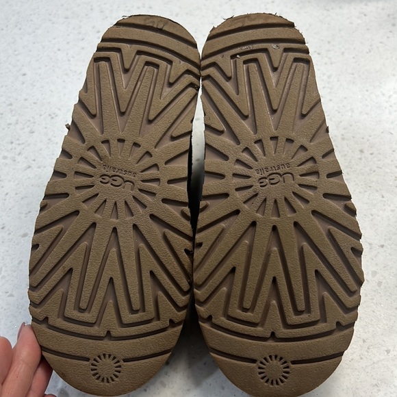 UGG Derick suede boots Youth Size 3 - Picture 5 of 9